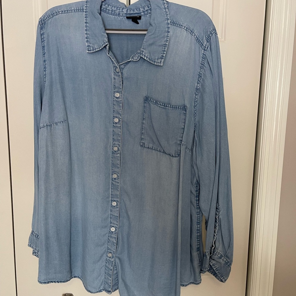 Torrid Chambray Button Down Shirt Size 4 | Denim Look Long Sleeve Pocket Top